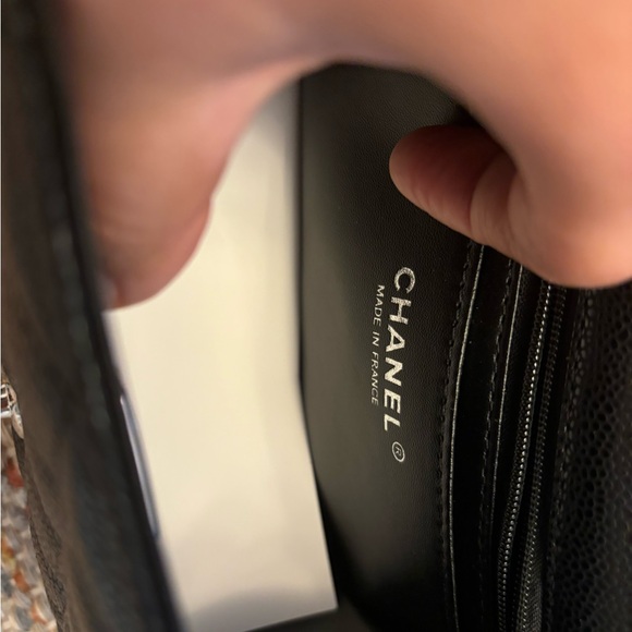 Discounted!!Black Quilted Crossbody Bag - Picture 5 of 9